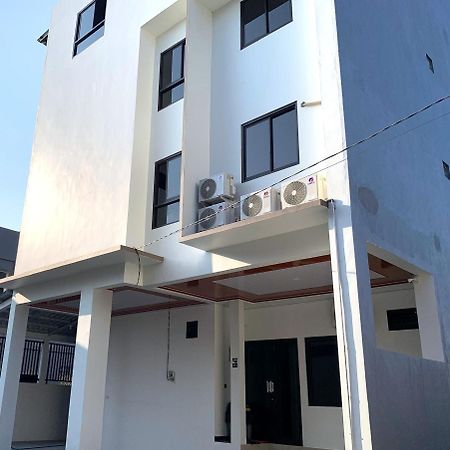 Kusuma Raya Guest House Srondolwetan Bagian luar foto