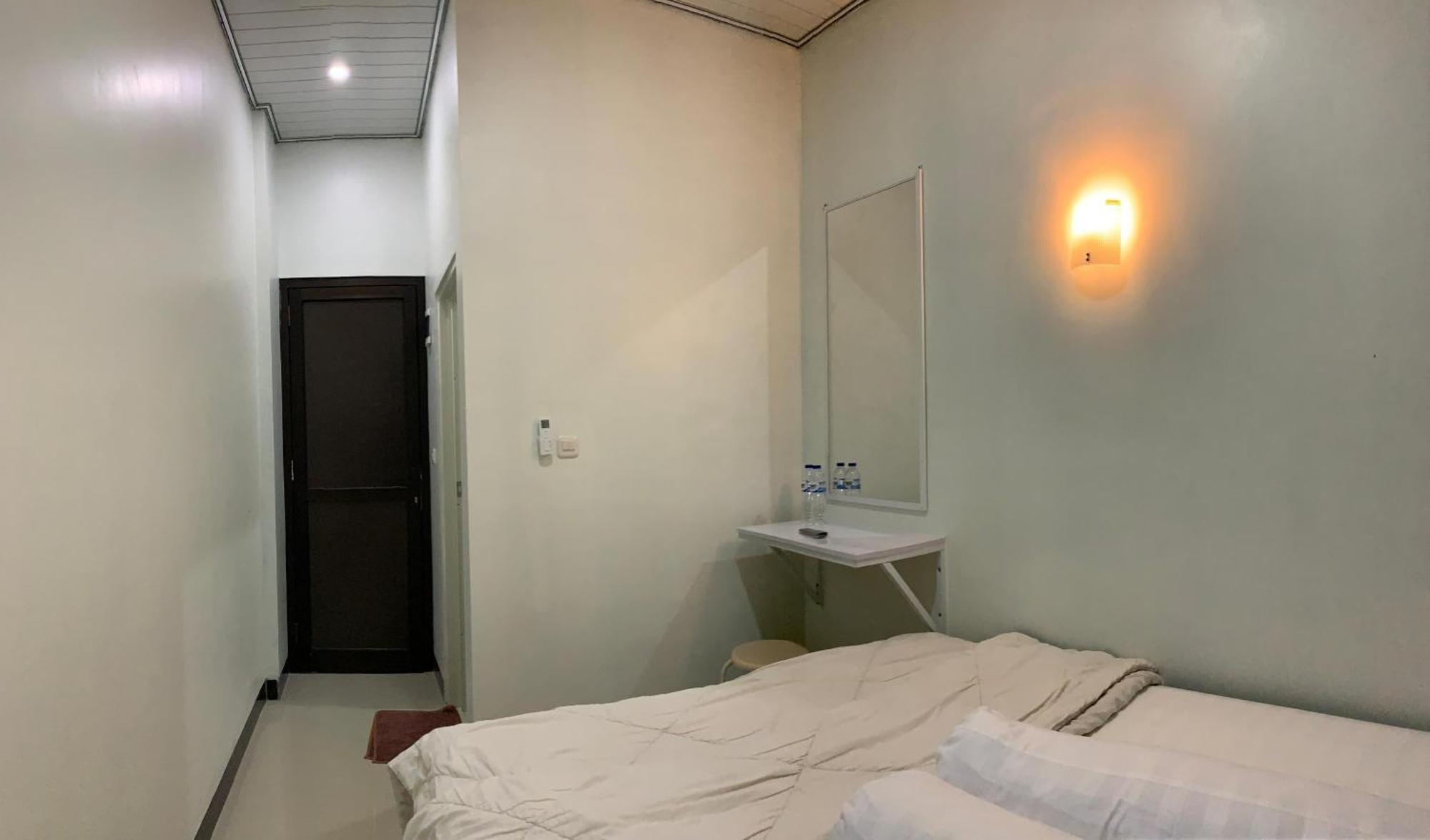 Kusuma Raya Guest House Srondolwetan Bagian luar foto