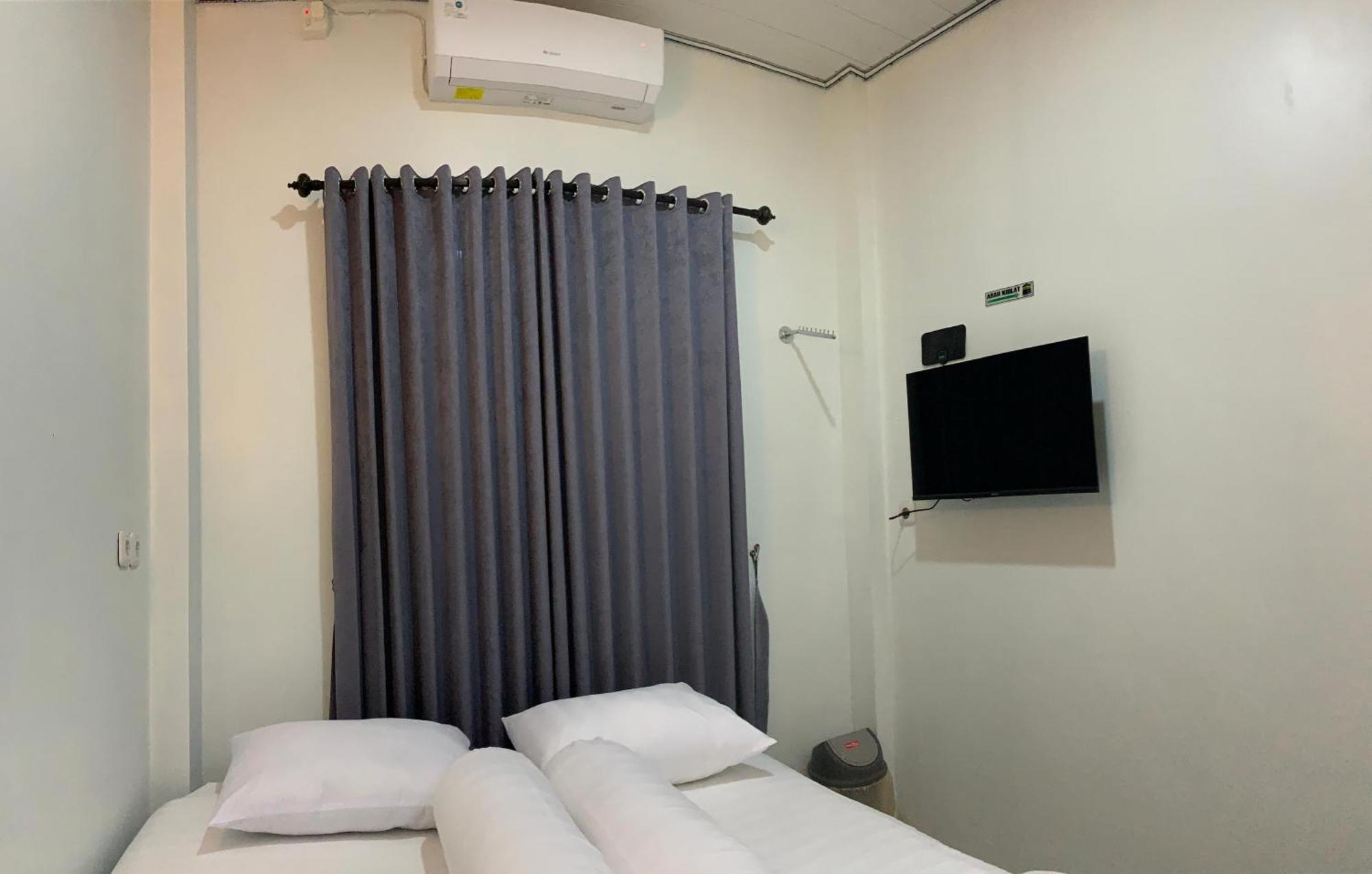 Kusuma Raya Guest House Srondolwetan Bagian luar foto